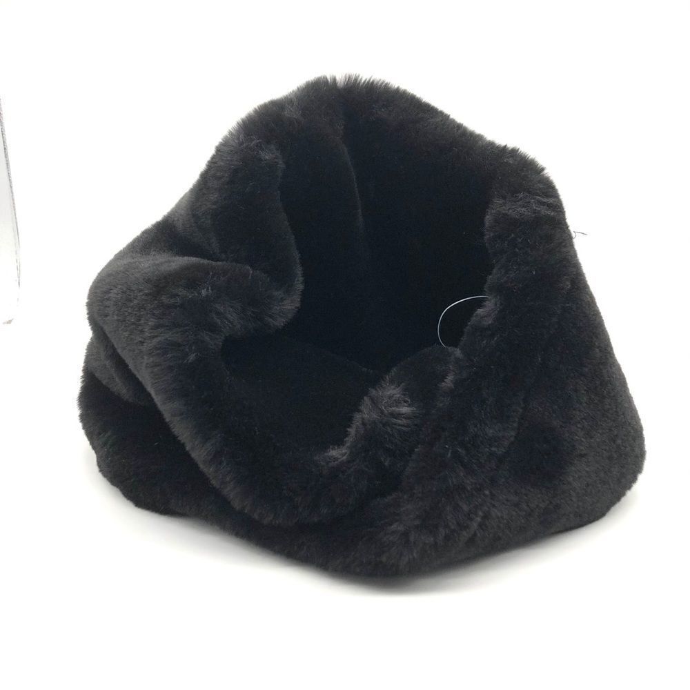 Akira Avondale Furry Collar scarf NWOT